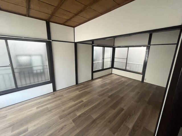 本一色一丁目戸建の洋室