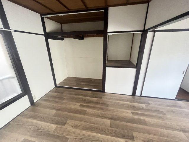 本一色一丁目戸建の洋室