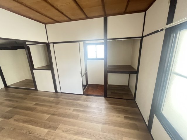 本一色一丁目戸建の洋室