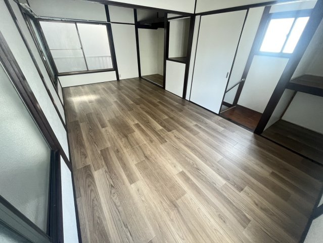 本一色一丁目戸建の洋室