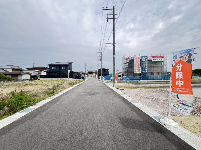 田原本町黒田4期　の前面道路含む現地写真