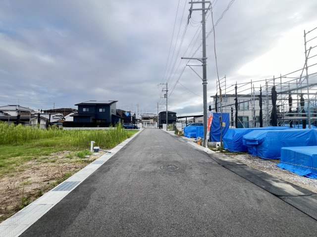 田原本町黒田4期　の前面道路含む現地写真