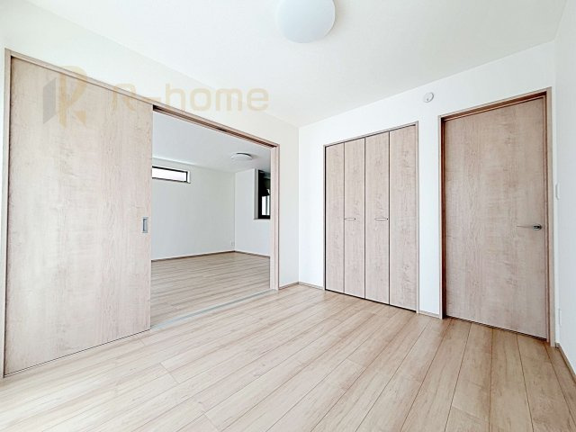 石岡市石岡　新築戸建て　1号棟の洋室|1階洋室はゲストルーム、キッズスペースとしても利用可能♪
開放してリビングと繋げればゆとりの大空間！