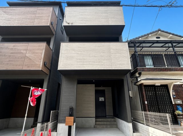 大阪市西淀川区中島　第12期　新築一戸建ての外観|安心の10年保証！外観を美しく保ち、雨水で汚れを落とします！気になることがありましたら、お気軽にお問い合わせください！