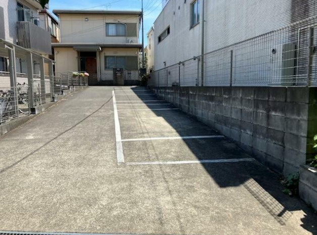 梅ヶ丘テラスハウスの駐車場