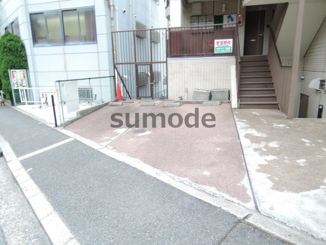 エクセル立川の駐車場