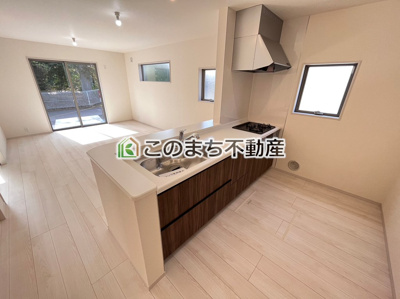 【キッチン】 | Livele Garden.S　加須市三俣1丁目　1号棟 | 同社施工物件写真。※建具やフローリング、その他仕様が異なる場合がございます。
