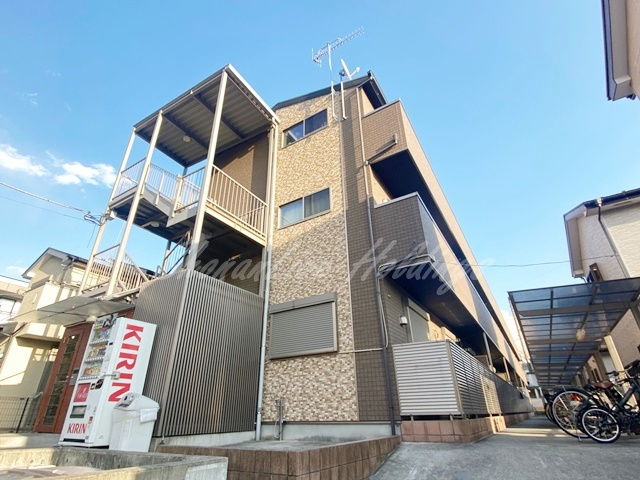 横浜市栄区飯島町のアパートの外観