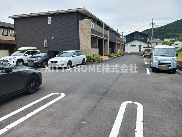 レイラ　堀の駐車場|敷地内に駐車場も完備♪
