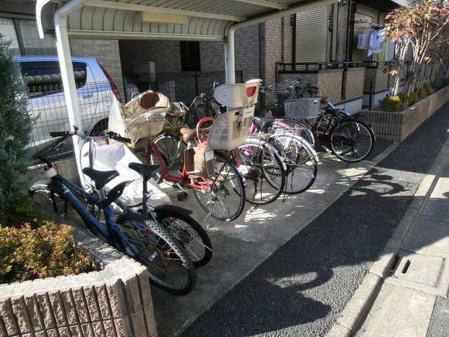 コサージュＴ．Ｋのその他共用部分|敷地内専用駐輪場有り。