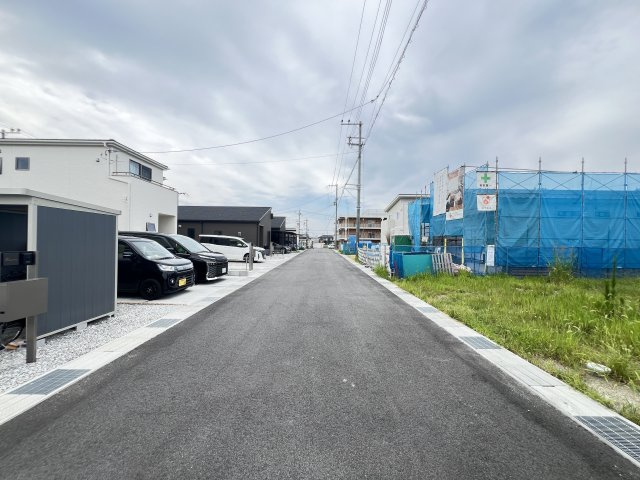 田原本町黒田4期　の前面道路含む現地写真