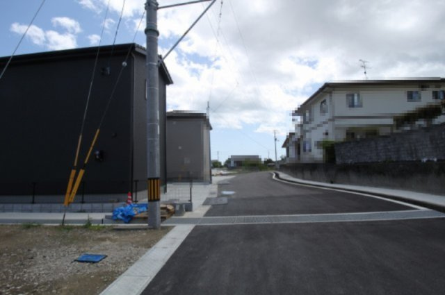 南国市大そね　2号棟　サウナ室付き　新築戸建　（全2区画）　の前面道路含む現地写真|公道に接道