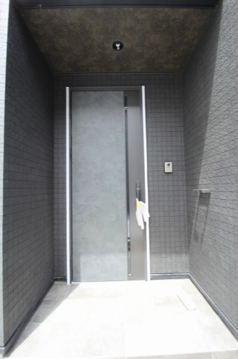 南国市大そね　2号棟　サウナ室付き　新築戸建　（全2区画）　の玄関