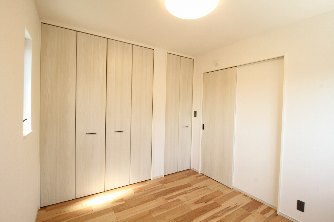 南国市大そね　2号棟　サウナ室付き　新築戸建　（全2区画）　の収納|2Ｆ　西の部屋　4.8帖