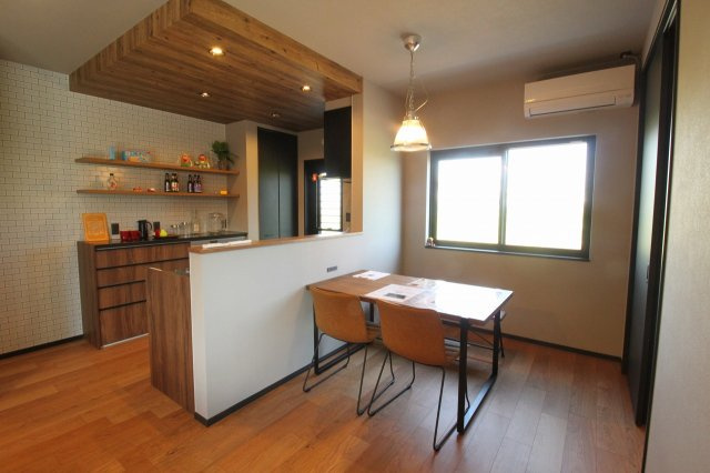 南国市大そね　2号棟　サウナ室付き　新築戸建　（全2区画）　の居間・リビング|ＬＤＫ　17.6帖
※1階家具付き