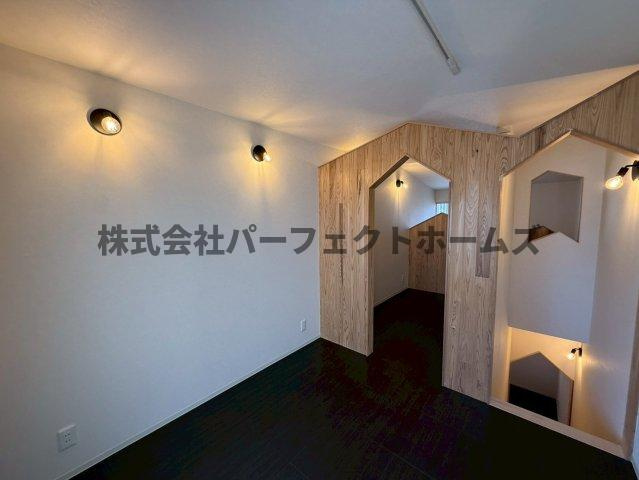 長尾元町6丁目テラスハウス　賃貸の洋室|落ち着いた色調の洋室です