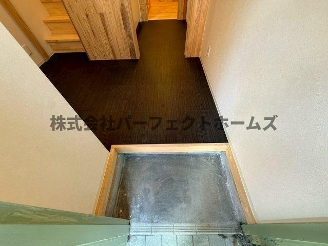 長尾元町6丁目テラスハウス　賃貸の玄関|明るい玄関です