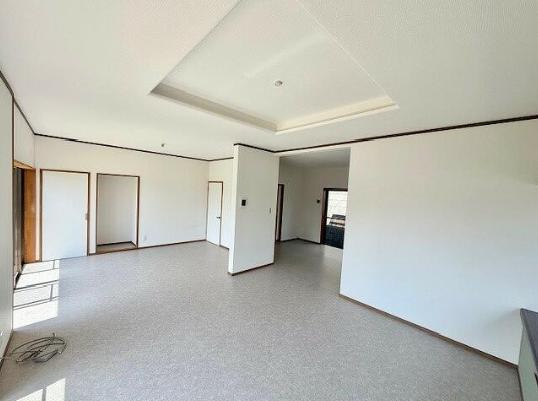 日立市十王町1期　中古戸建の居間・リビング|家族団らんの時間も増えそうなくつろぎのＬＤＫ(^_-)-☆