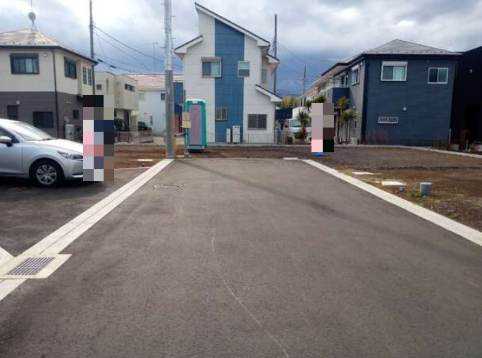 厚木市関口第18　新築一戸建　全2棟の前面道路含む現地写真