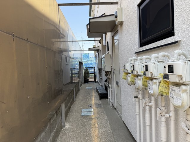 三鷹市大沢６丁目のアパートのロビー