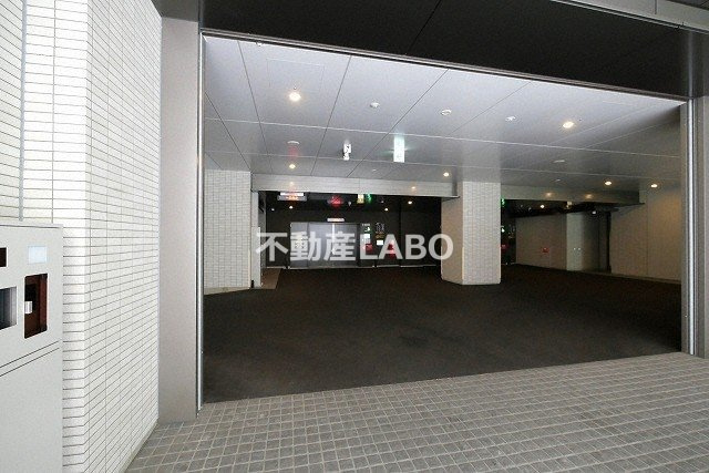 プレミストタワー靱本町の駐車場