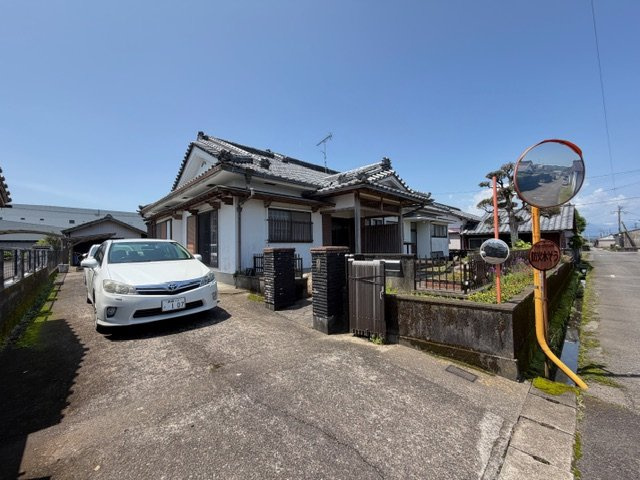 都城市高城町穂満坊の中古一戸建の駐車場