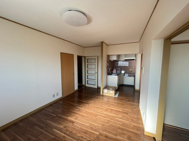 プラージュ宝町の居間・リビング