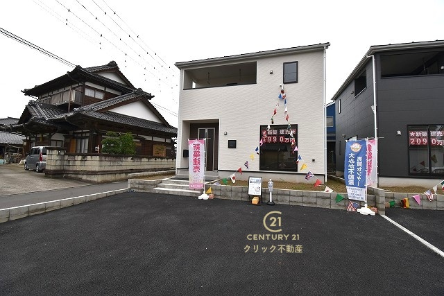 Cradlegarden　 日立市川尻町　第7　1の駐車場|並列駐車可能なカースペースを確保。毎日のお車の出し入れがストレスなく行えます！
内覧可能です。ご予約はHPから、またお電話でも、お気軽にどうぞ。