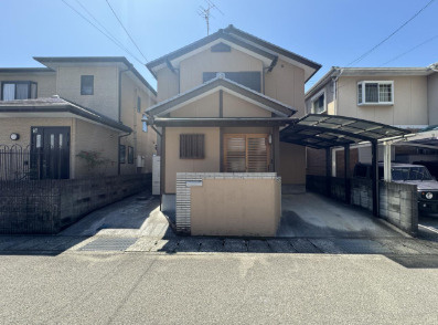 【高台×庭付き】高知市福井町　中古一戸建ての外観|閑静な住宅街に佇む、陽当り良好な邸宅♪