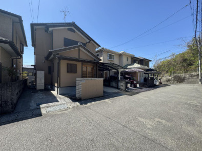 【高台×庭付き】高知市福井町　中古一戸建ての前面道路含む現地写真|見通しのよい前面道路