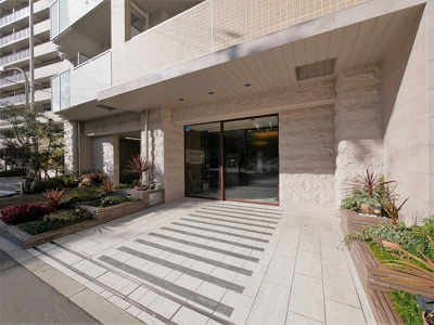 【エントランス】 | LaDouceur桜川 | 毎日通るエントランスはこのようになっています