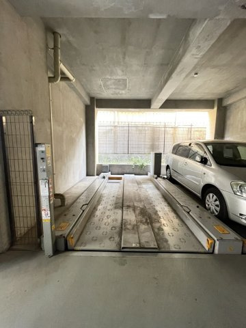 【駐車場】