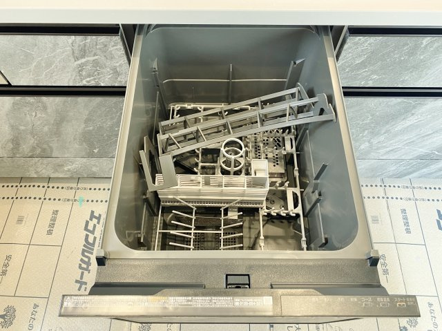 板橋区西台1丁目 全2棟 B号棟のキッチン|【食器洗乾燥機】
食後の片づけに便利な食器洗乾燥機が標準装備です 時間が有効活用でき、節水にもなります