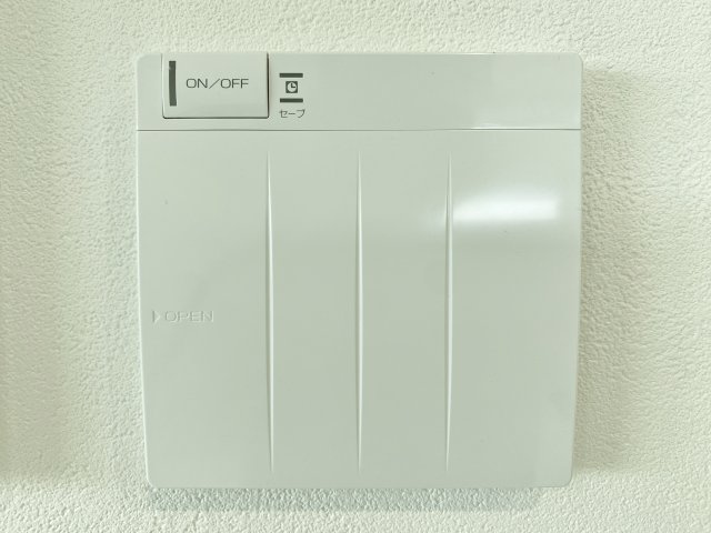 板橋区西台1丁目 全2棟 B号棟の冷暖房・空調設備|【床暖房】
空気を汚さずに足元から暖かい床暖房が標準装備です 小さなお子様にも安心の暖房設備です