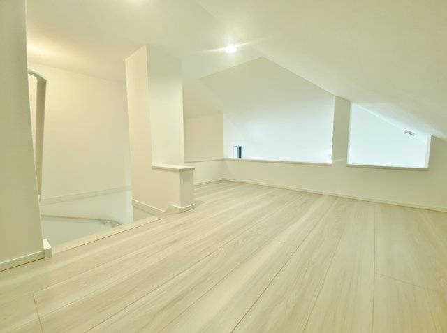 板橋区西台1丁目 全2棟 B号棟の収納|リビングから続く多目的にお使いいただけるロフト
固定階段式でとっても便利！