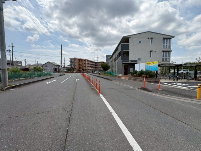 狭山市東三ツ木　建築条件なし売地　西武新宿線『新狭山駅』徒歩5分　【新狭山小学区】の前面道路含む現地写真