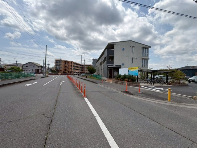 狭山市東三ツ木　建築条件なし売地　西武新宿線『新狭山駅』徒歩5分　【新狭山小学区】の前面道路含む現地写真