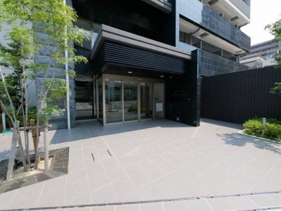 【エントランス】 | プレサンス大阪 DOMECITYワンダー | 清潔なエントランスです
