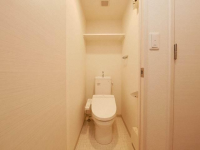 【トイレ】 | プレサンス大阪 DOMECITYワンダー | シンプルで使いやすいトイレです