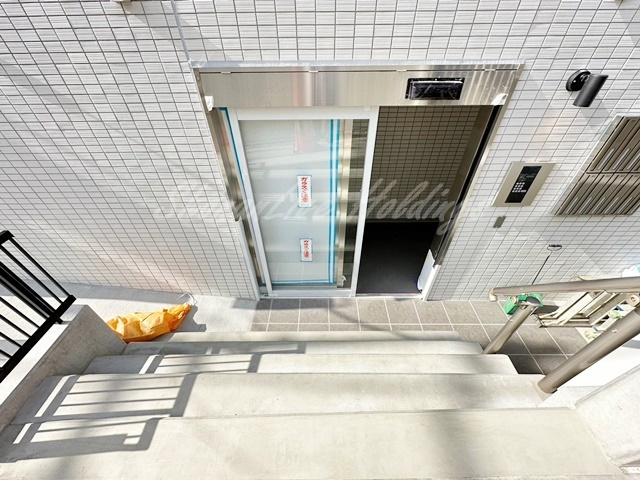 藤沢市大鋸１丁目の賃貸マンションのエントランス