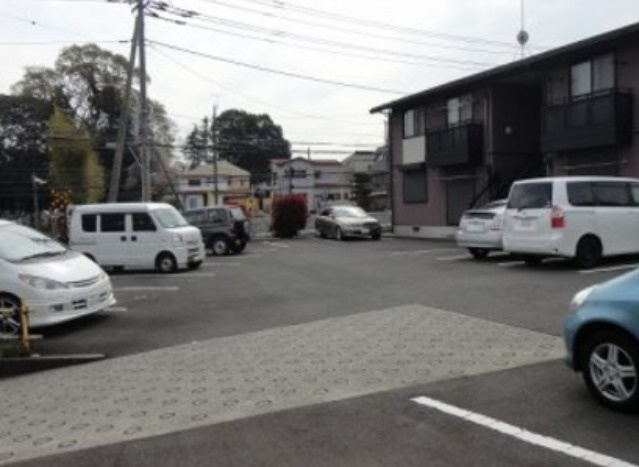アーバン・ウエストの駐車場