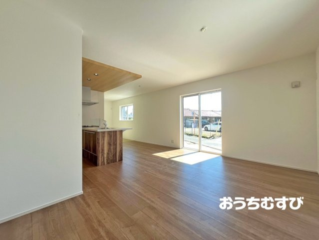尾張旭市井田町第2(全2棟)の居間・リビング