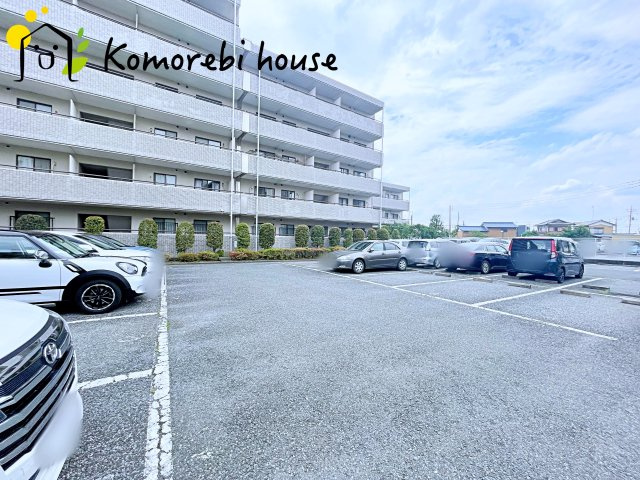 北鴻巣パーク・ホームズ壱番館の駐車場