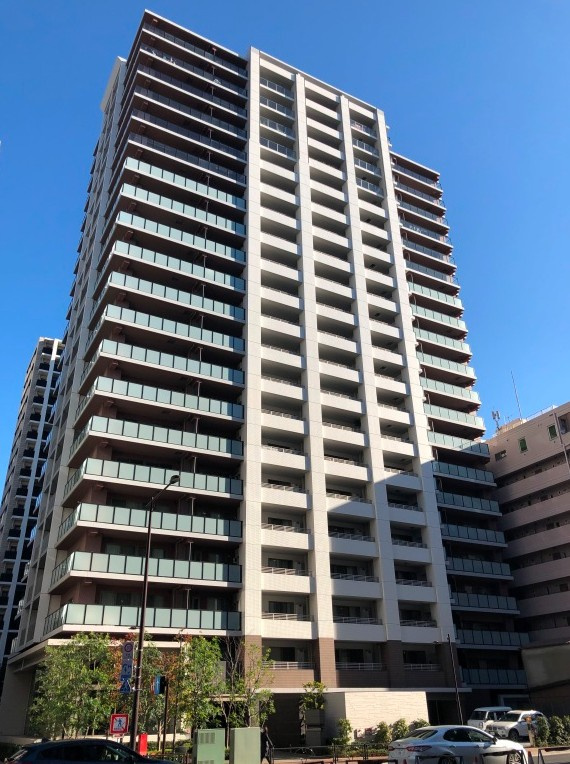 クレヴィアタワー目黒不動前の外観|山手通り沿いに佇む、２１階建ての高級レジデンスはいかがでしょうか
