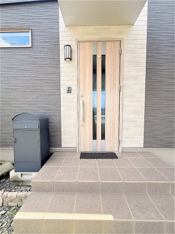 今福中古戸建の玄関
