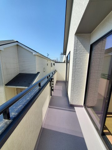 八潮市　緑町2丁目　新築戸建　　全2棟のバルコニー|施工例です