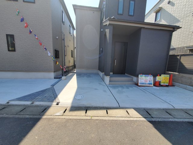 八潮市　緑町2丁目　新築戸建　　全2棟の駐車場|施工例です