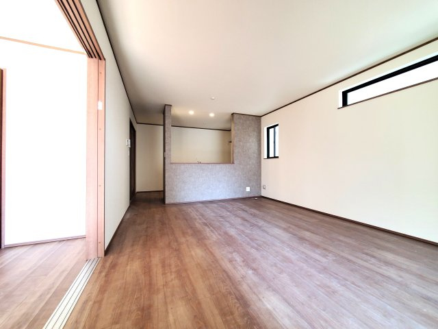 八潮市　緑町2丁目　新築戸建　　全2棟の居間・リビング|施工例です