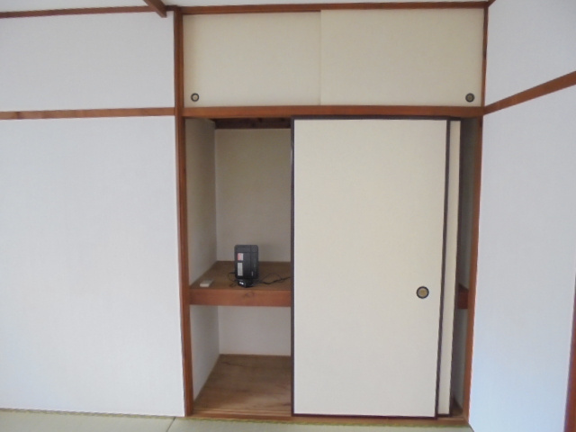 府中市多磨町２丁目のアパートの収納
