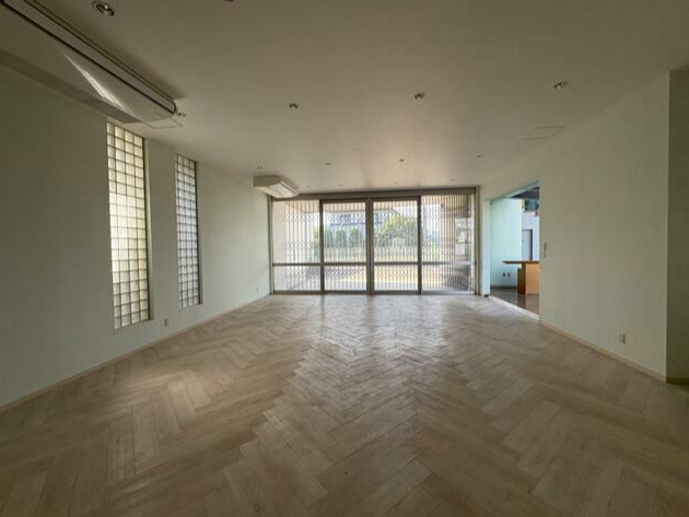春日部市豊町６丁目のビル